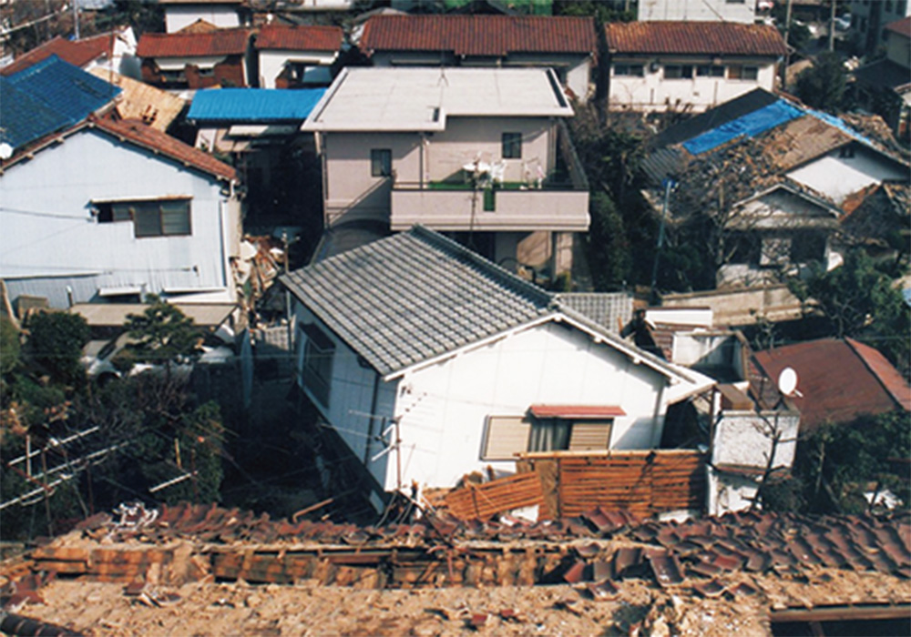 阪神淡路大震災で周りの住宅が全半壊する中、一部損壊もなかったWPC住宅(神戸市東灘区)