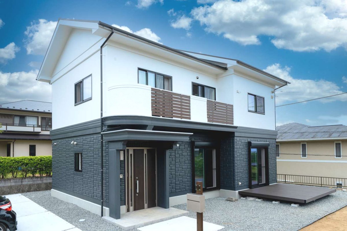隠す収納 ２fランドリースペースで 脱 生活感 ツートンの外壁 が目を引く 置き屋根コンクリート住宅 百年住宅 静岡 宮城 愛知の高耐震な新築注文住宅ハウスメーカー 静岡市 浜松市 富士市 三島市 名古屋市 一宮市 春日井市 仙台市 石巻市等