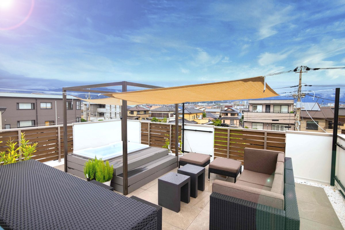 30畳の大空間LDKと富士山が見える屋上ジャグジーのある家