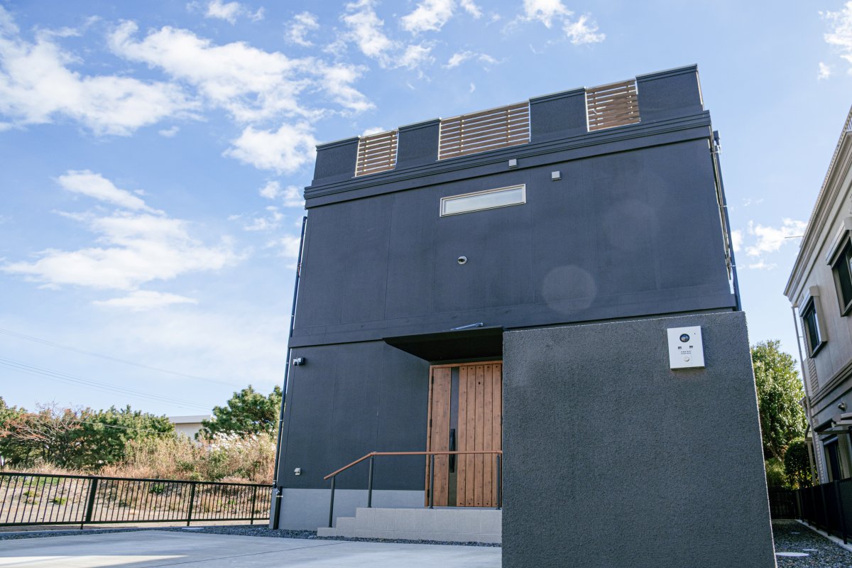 『海を眺めながら暮らしたい。』を叶える、屋上に津波シェルターの付いた“津波に強い家”