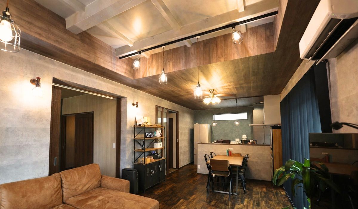 夫婦の“好き”が重なり合うブルックリンスタイルの家。壁紙使いで理想の空間をデザイン