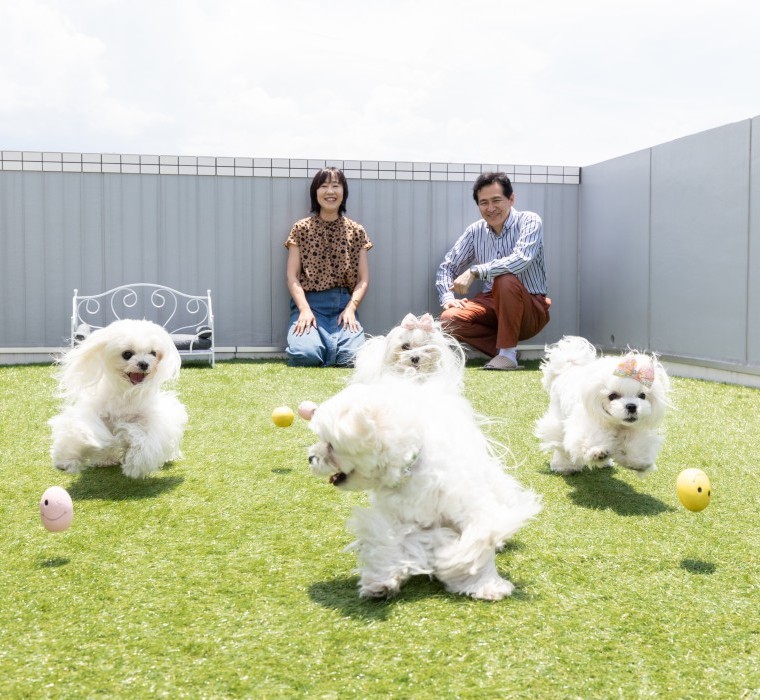 美容院を併設した店舗併用住宅 ＆ 開放感あふれる屋上ドッグラン。それぞれの空間を大切にした白いタイル張りの上品な家。【沼津市　店舗併用の注文住宅】