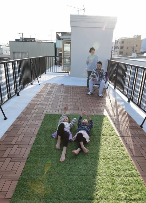 『2階リビングの家事ラク動線』＆『屋外プライベート空間を満喫できる屋上リビング』狭小間口で実現した家族全員大満足の注文住宅。