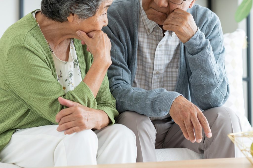 二世帯住宅で悩む親夫婦