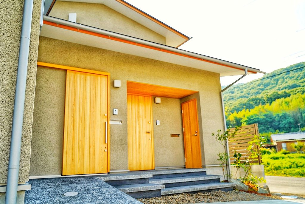 二世帯住宅の玄関