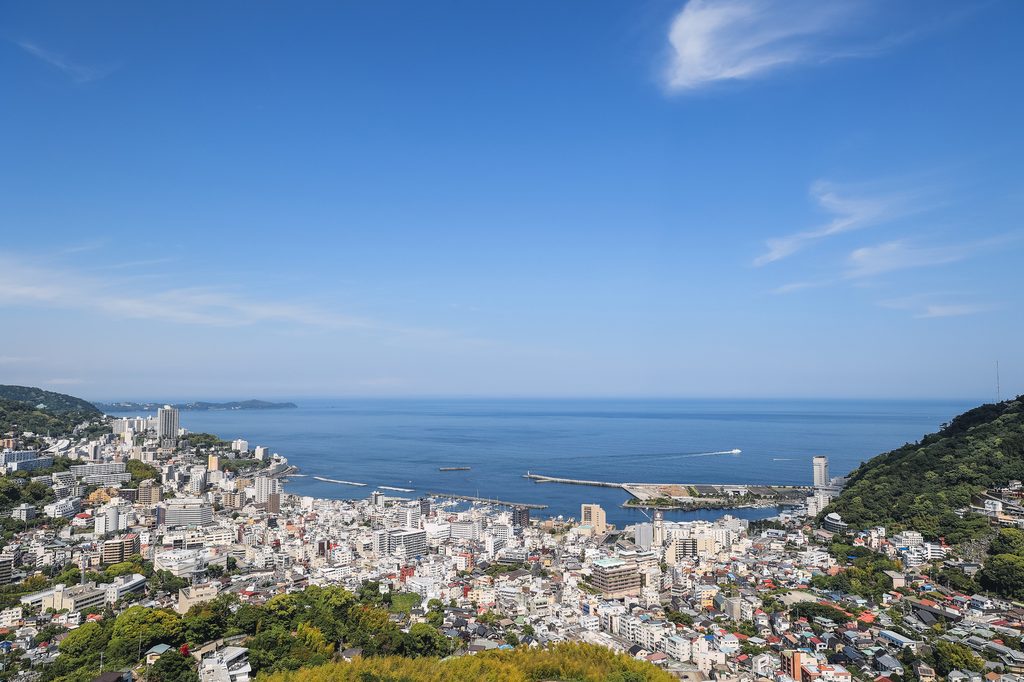 熱海の海沿いの住宅地