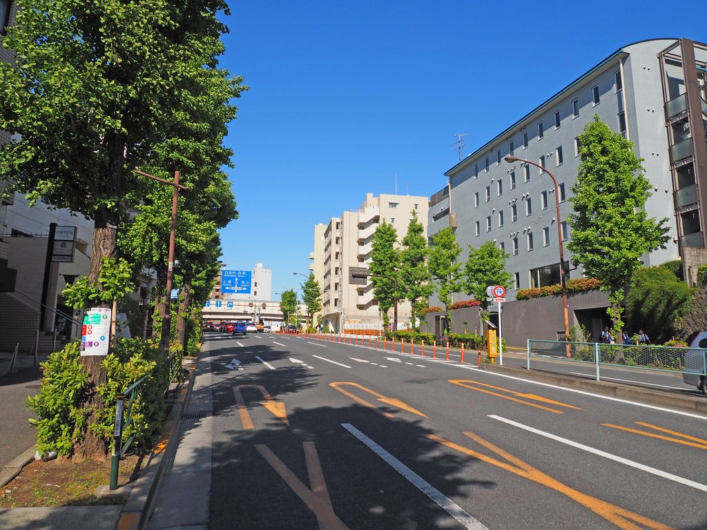 道路沿いの家